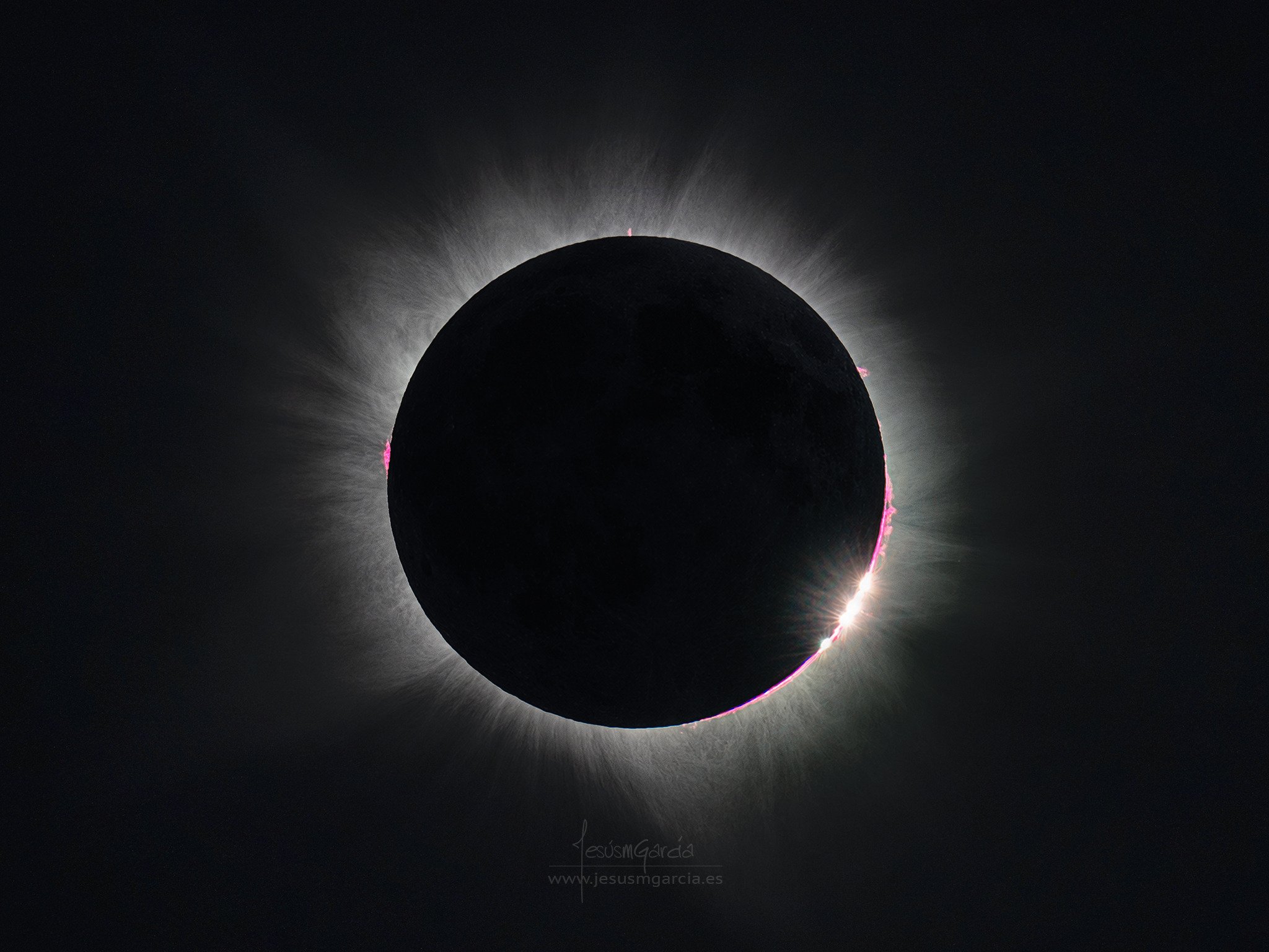 Perlas de Baily durante un eclipse solar. Fotografía de Jesús M. García.