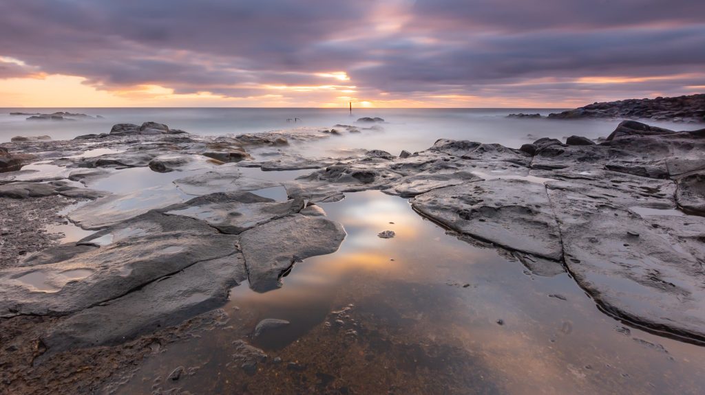 Charcos volcánicos de Tenerife durante la puesta de sol